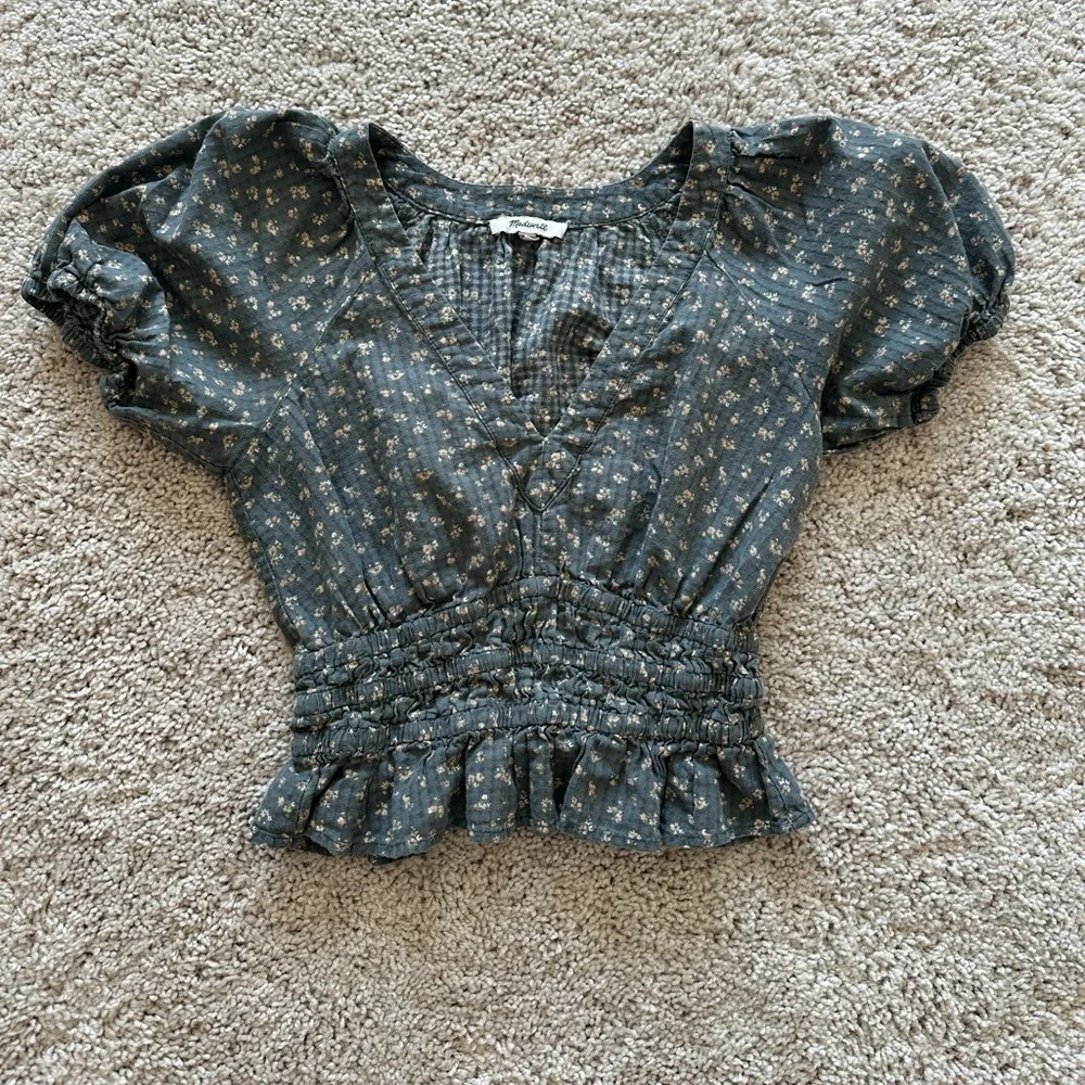 Madewell Poplin Puff-Sleeve Smocked Crop Top In Bitsy Bouquet